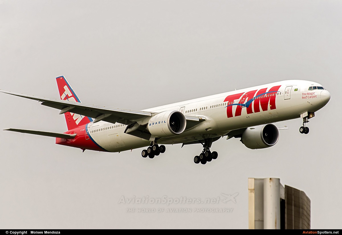 TAM  -  777-300ER  (PT-MUE) By Moises Mendoza (Moises Mendoza)