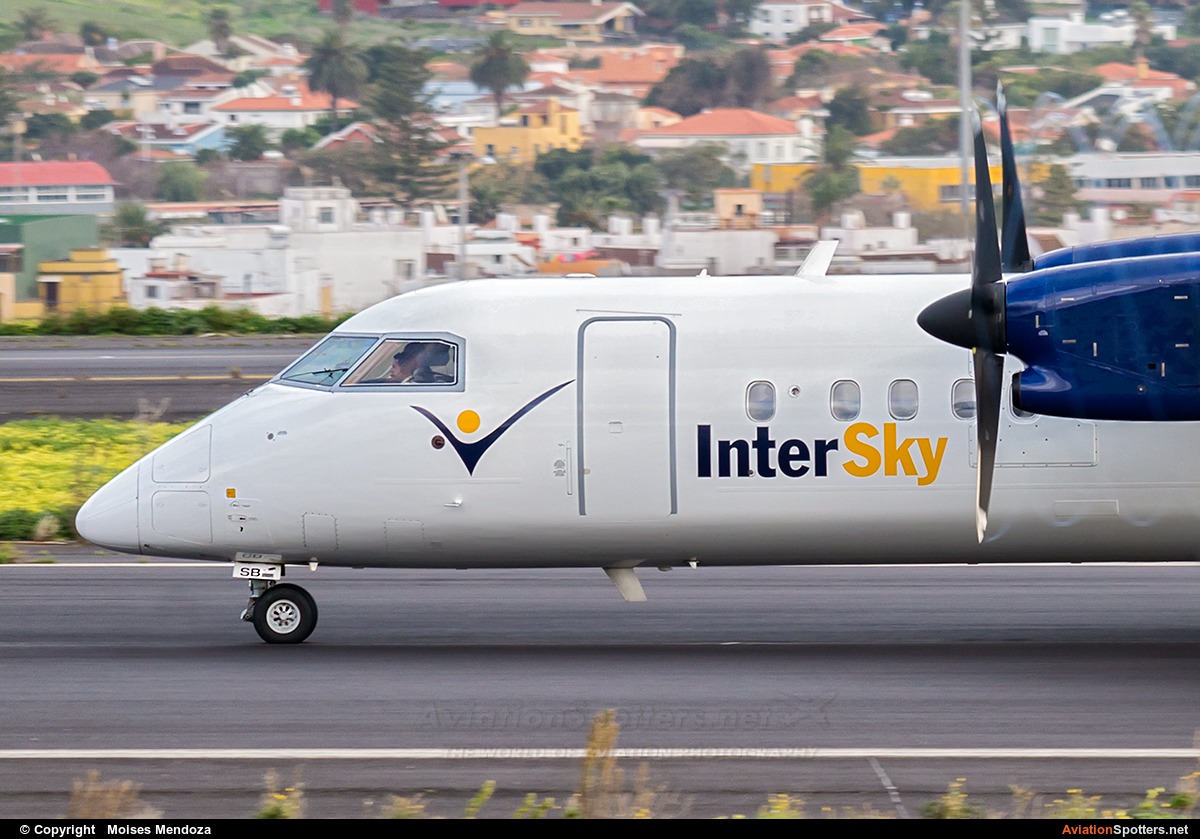 Intersky  -  DHC-8-300Q Dash 8  (OE-LSB) By Moises Mendoza (Moises Mendoza)