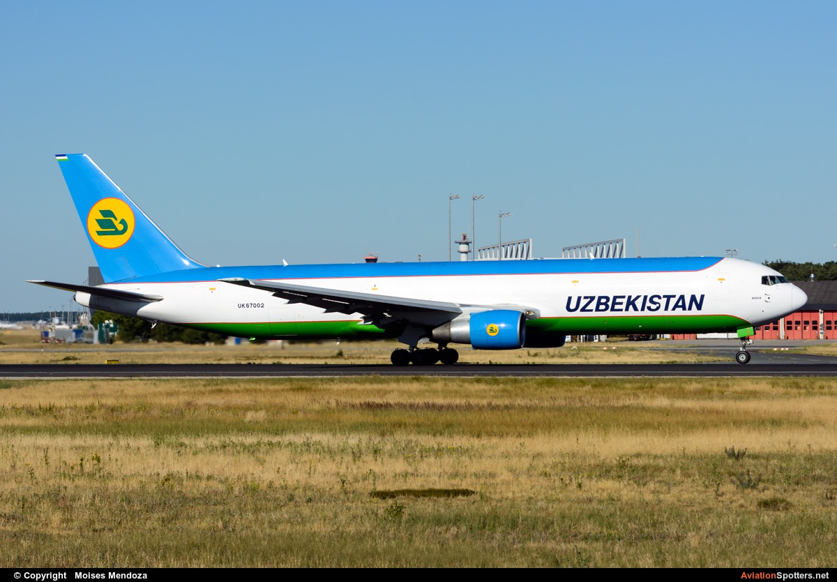 Uzbekistan Airways  -  767-3P6/ER  (UK67002) By Moises Mendoza (Moises Mendoza)