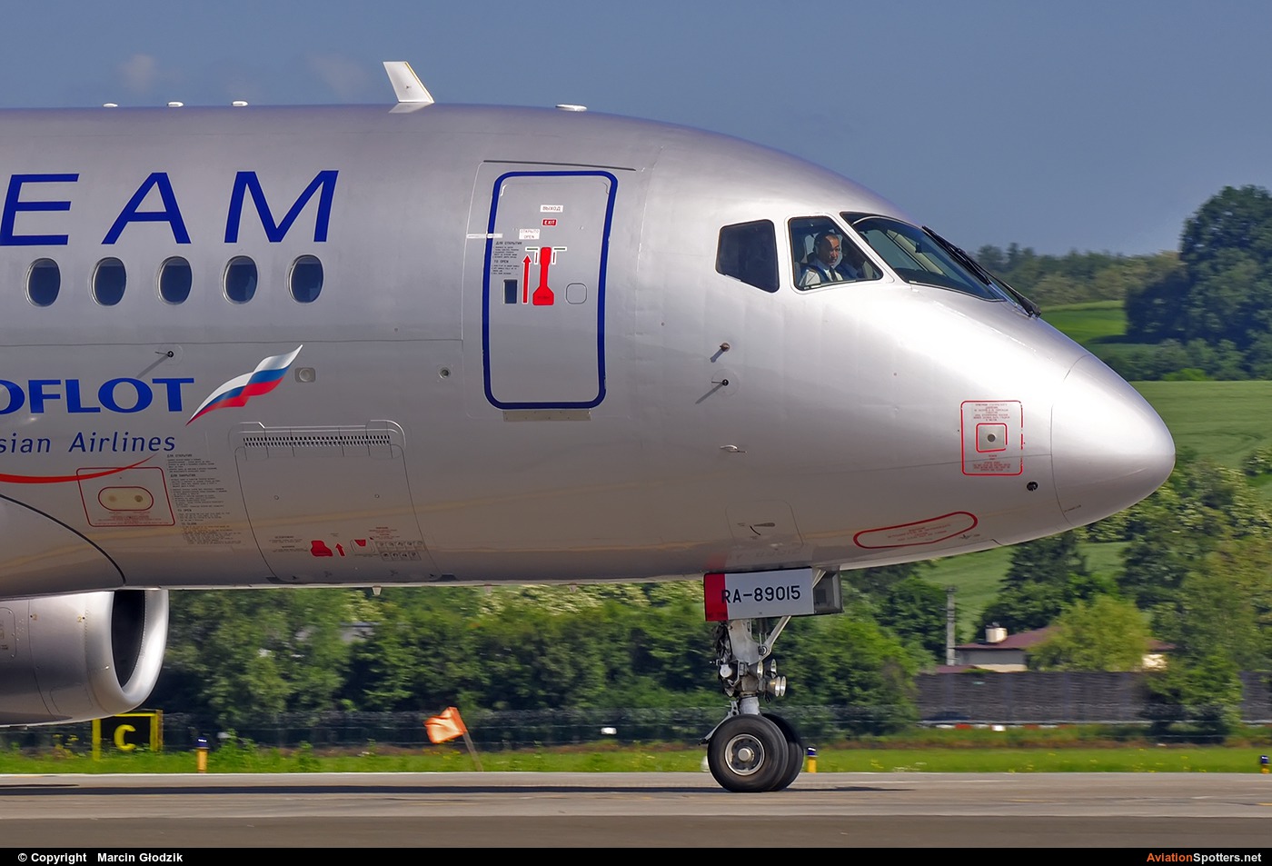 Aeroflot  -  Superjet 100  (RA-89015) By Marcin Głodzik (viking)