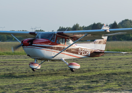 Cessna - 172 Skyhawk (all models except RG) (D-ECRW) - big