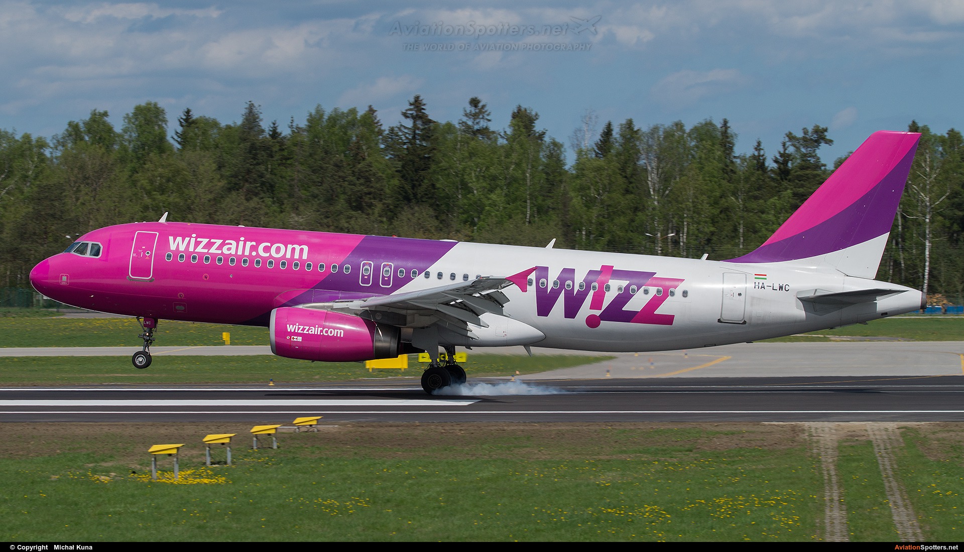 Wizz Air  -  A320  (HA-LWC) By Michał Kuna (big)