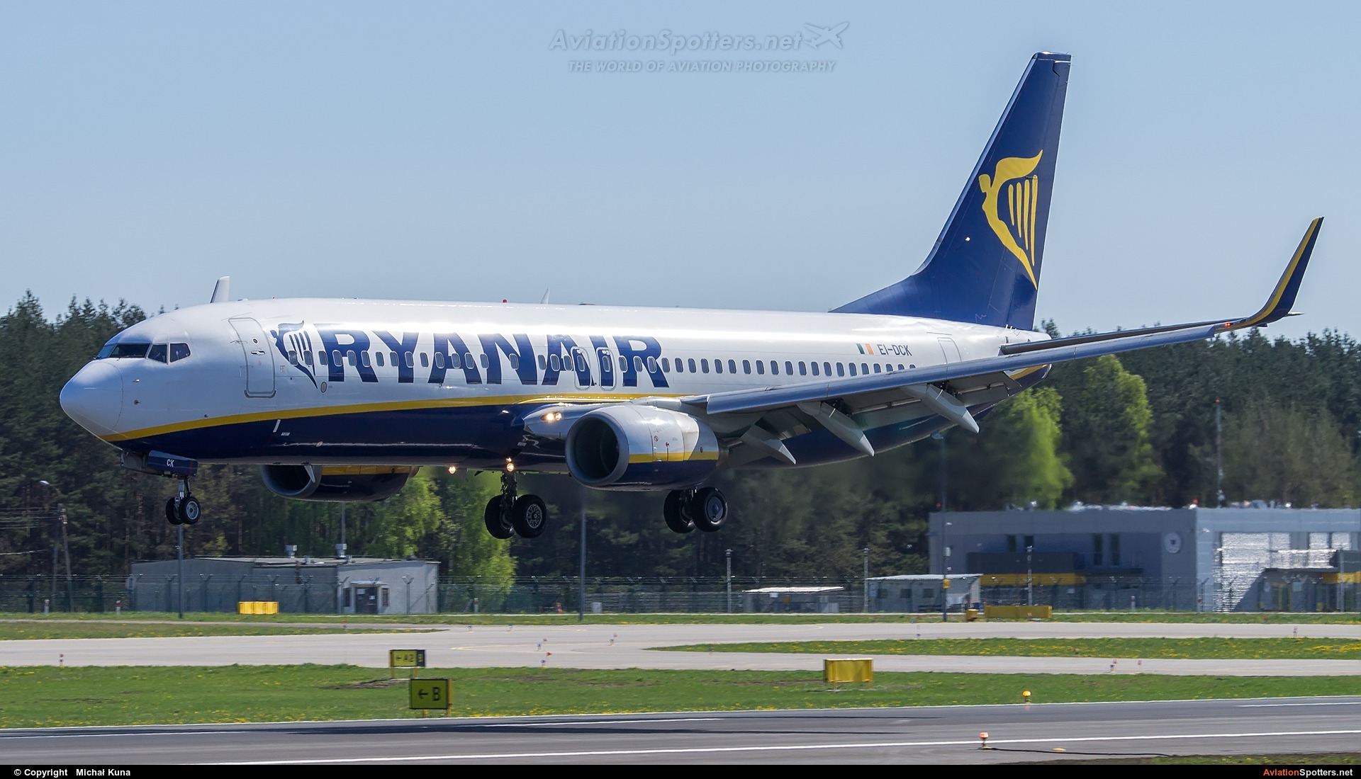 Ryanair  -  737-8AS  (EI-DCK) By Michał Kuna (big)