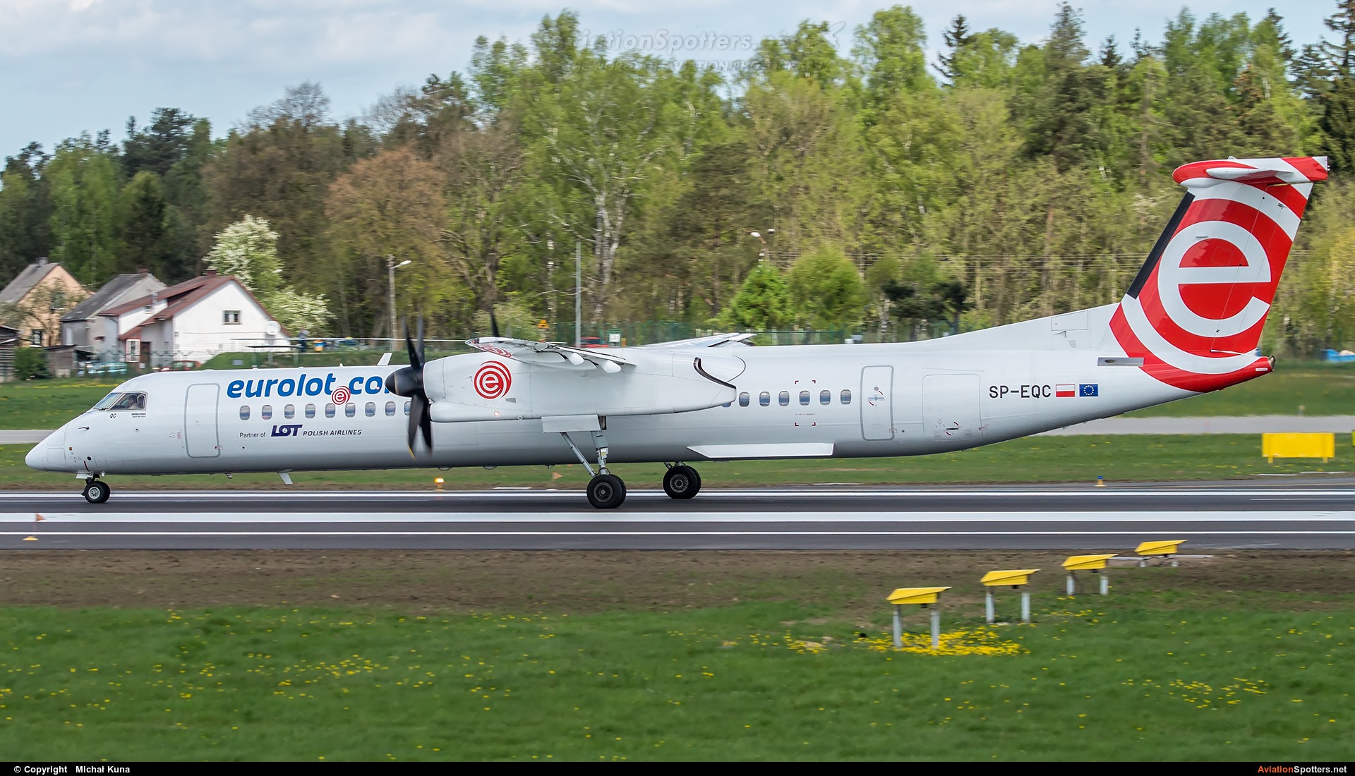 LOT - Polish Airlines  -  DHC-8-402Q Dash 8  (SP-EQC) By Michał Kuna (big)