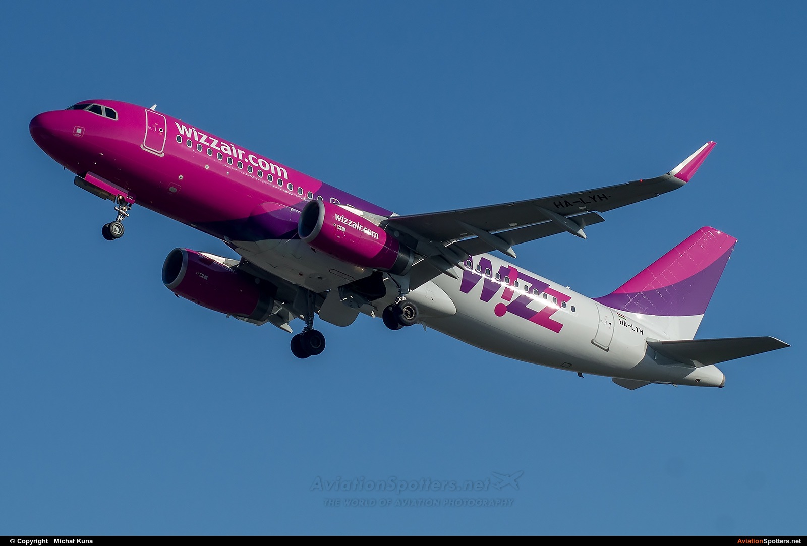 Wizz Air  -  A320-232  (HA-LYH) By Michał Kuna (big)