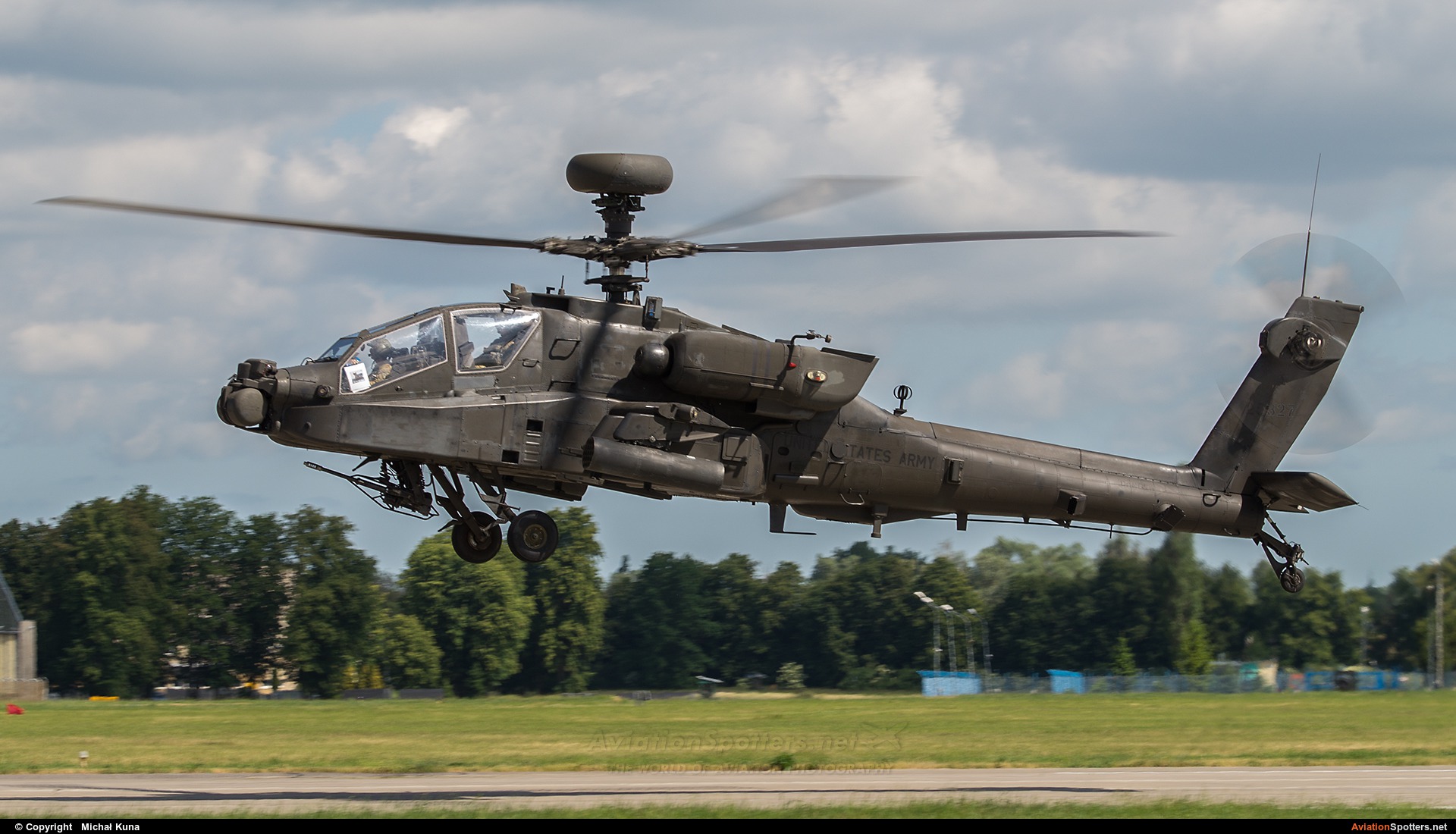 USA - Air Force  -  AH-64 Apache  (04-05327) By Michał Kuna (big)