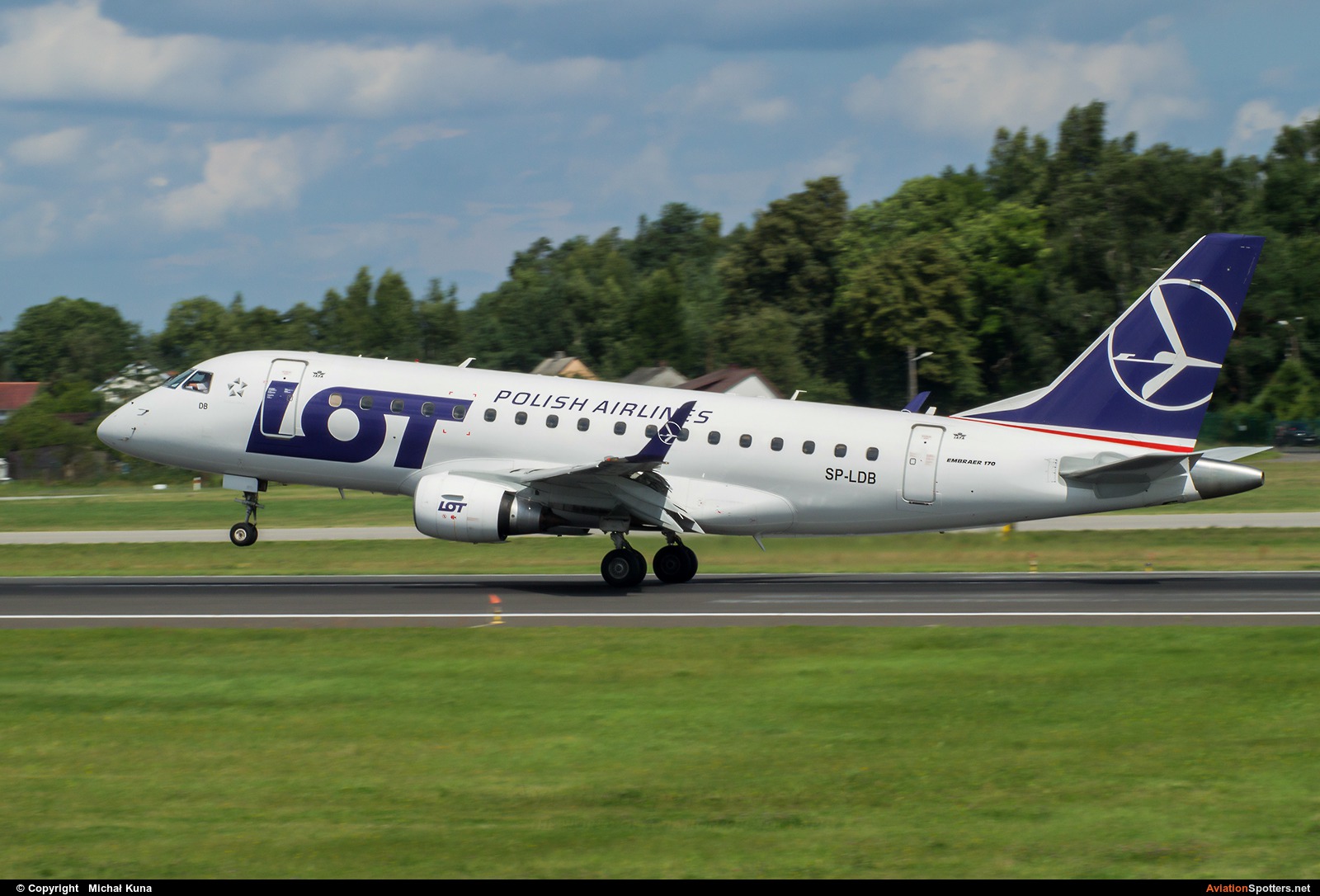 LOT - Polish Airlines  -  170  (SP-LDB) By Michał Kuna (big)