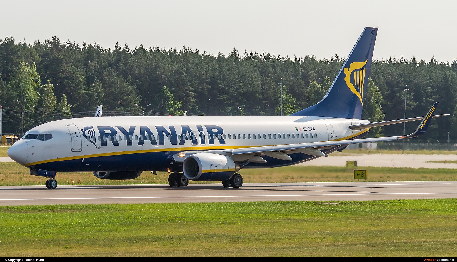 Ryanair  -  737-8AS  (EI-EFK) By Michał Kuna (big)