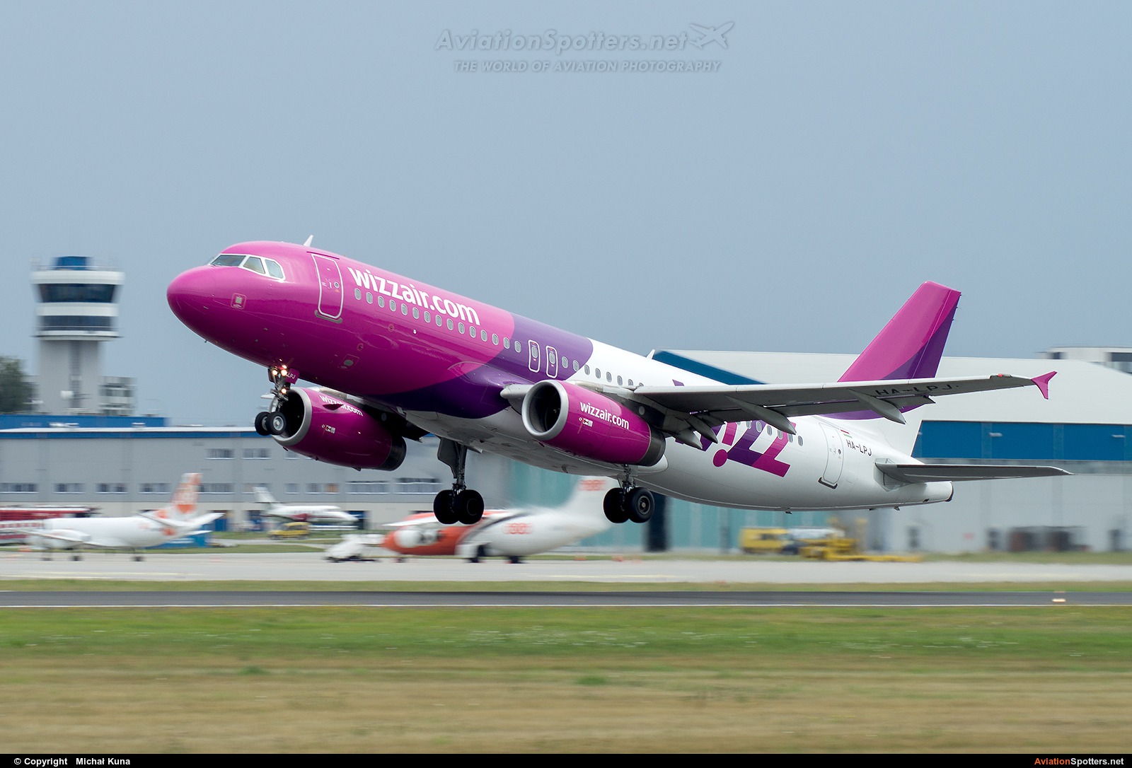 Wizz Air  -  A320  (HA-LPJ) By Michał Kuna (big)