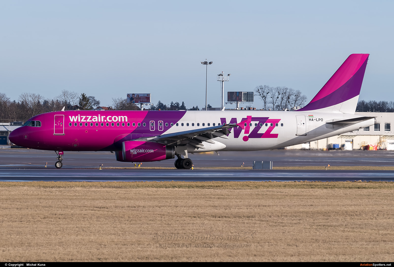 Wizz Air  -  A320-232  (HA-LPO) By Michał Kuna (big)