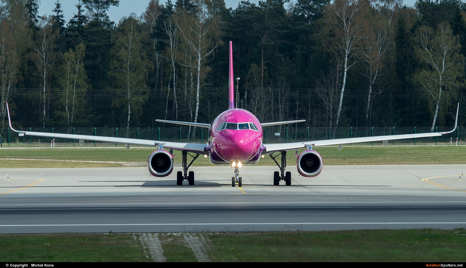 Wizz Air  -  A320-232  (HA-LYL) By Michał Kuna (big)