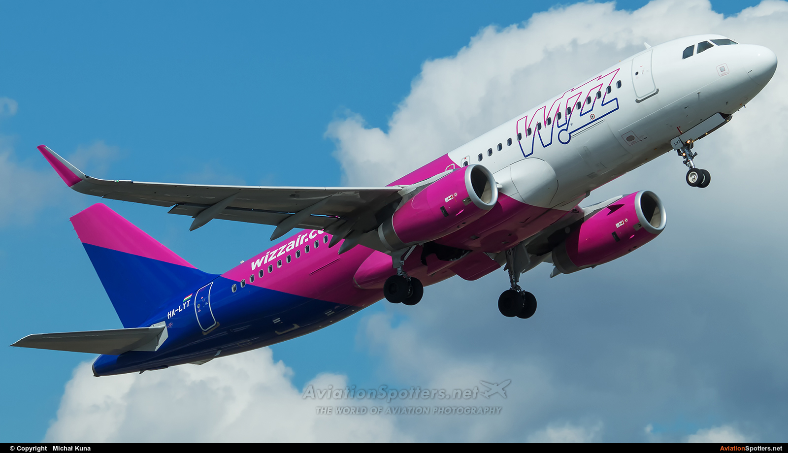 Wizz Air  -  A320-232  (HA-LYT) By Michał Kuna (big)