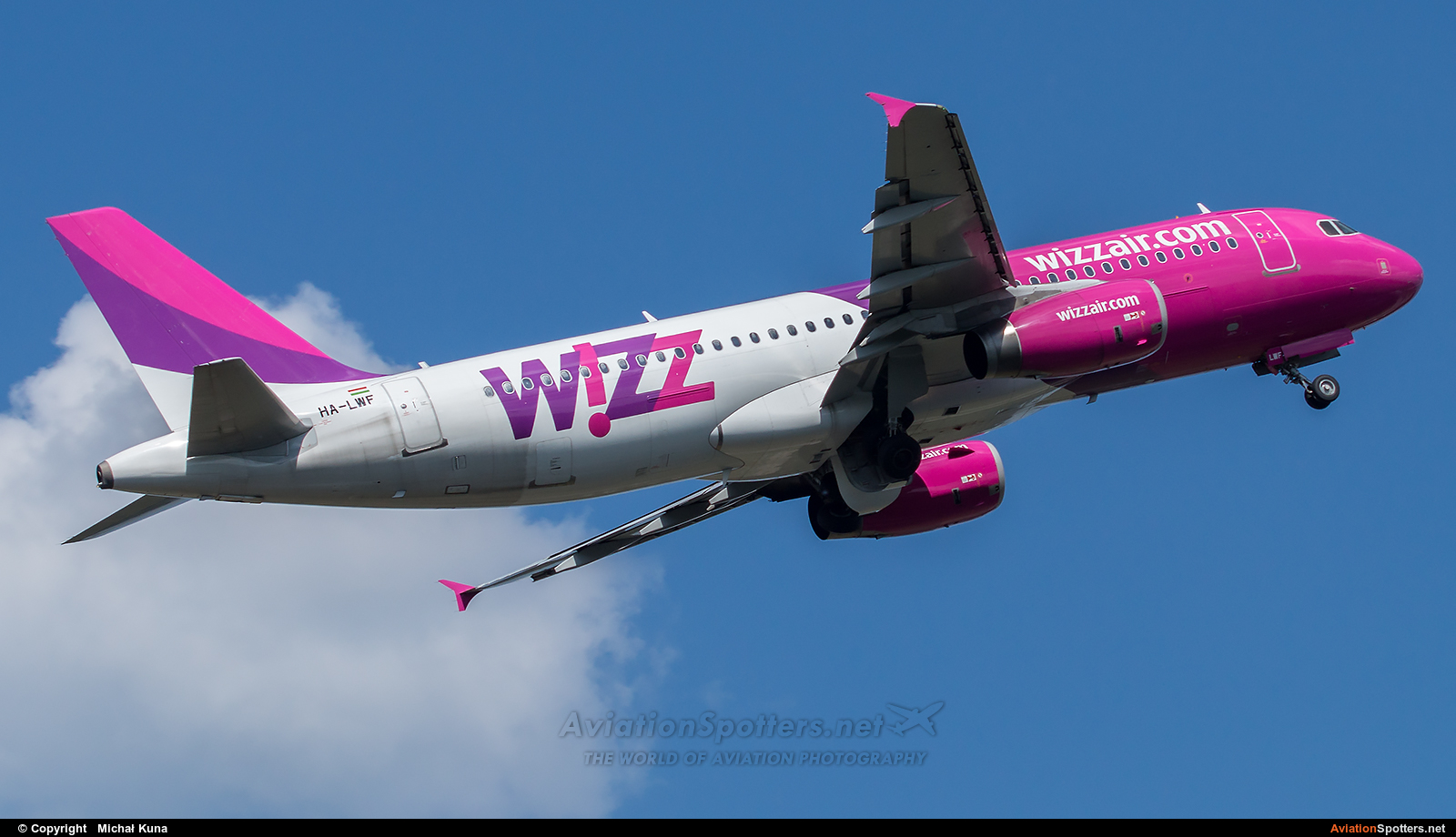 Wizz Air  -  A320  (HA-LWF) By Michał Kuna (big)