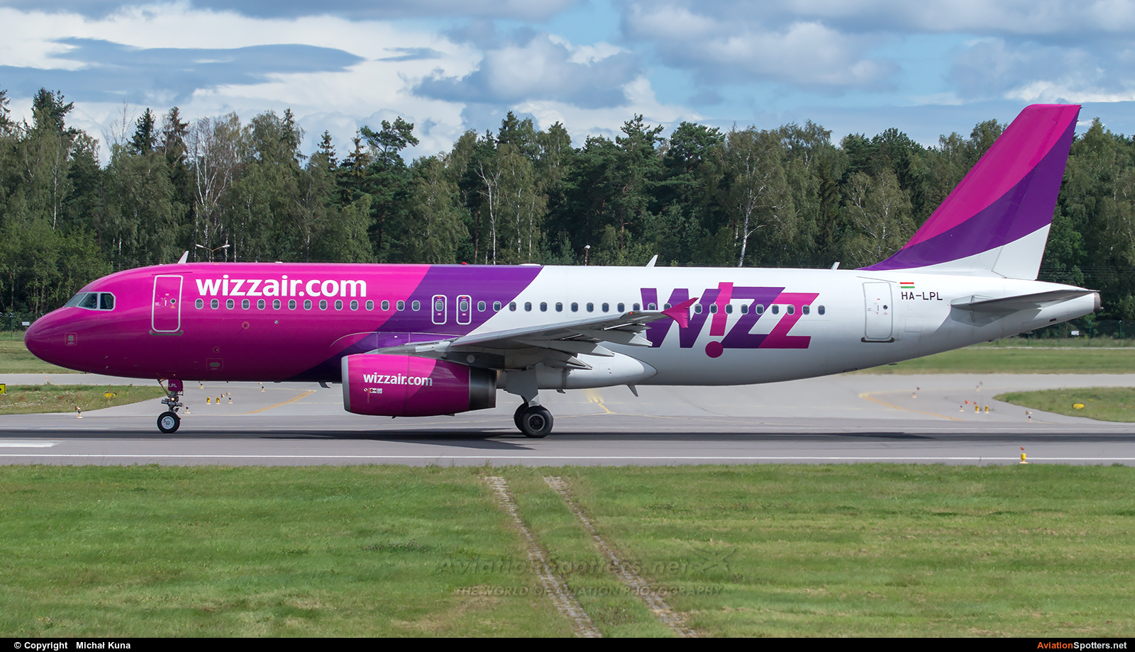 Wizz Air  -  A320  (HA-LPL) By Michał Kuna (big)