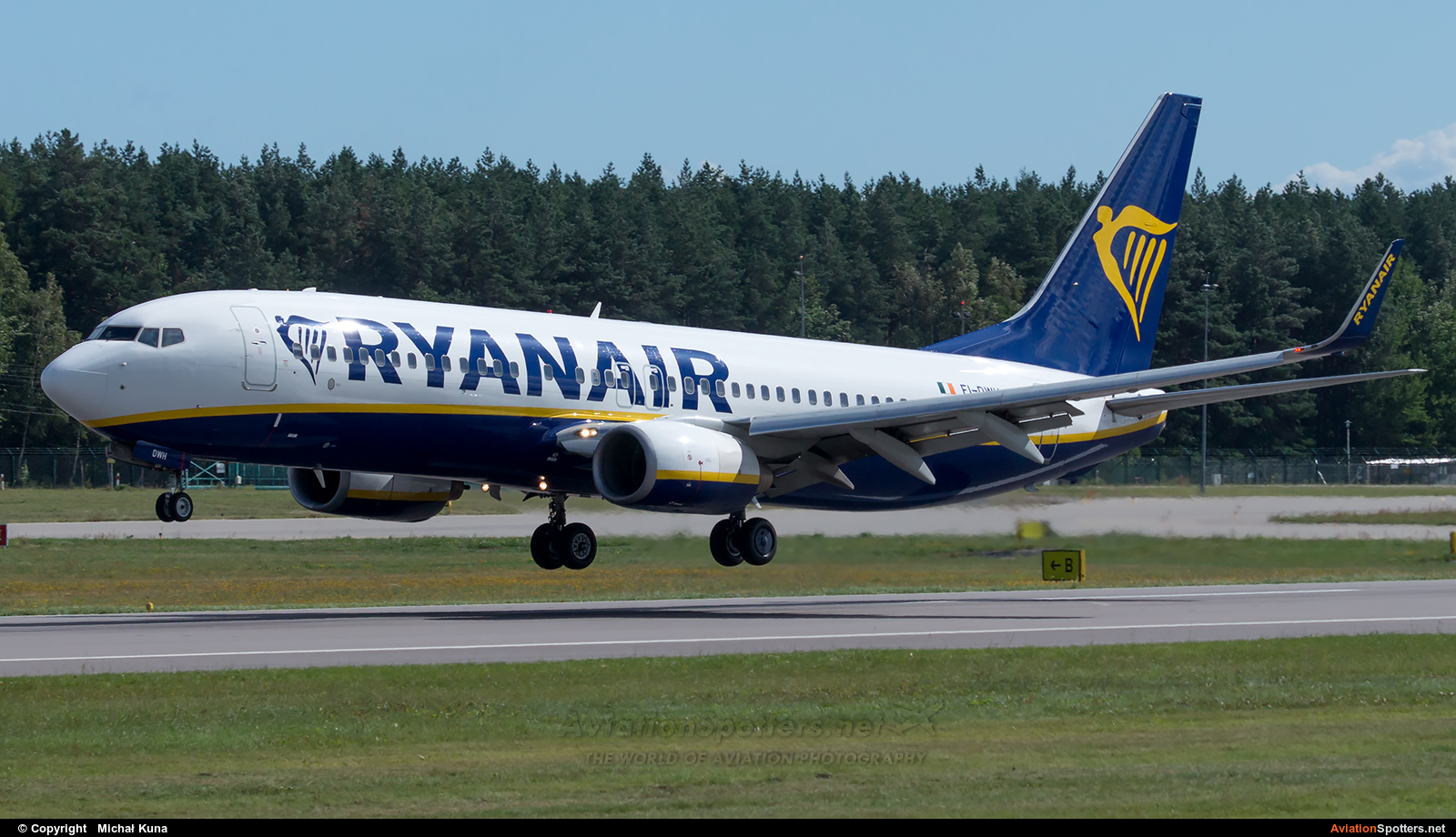 Ryanair  -  737-8AS  (EI-DWH) By Michał Kuna (big)