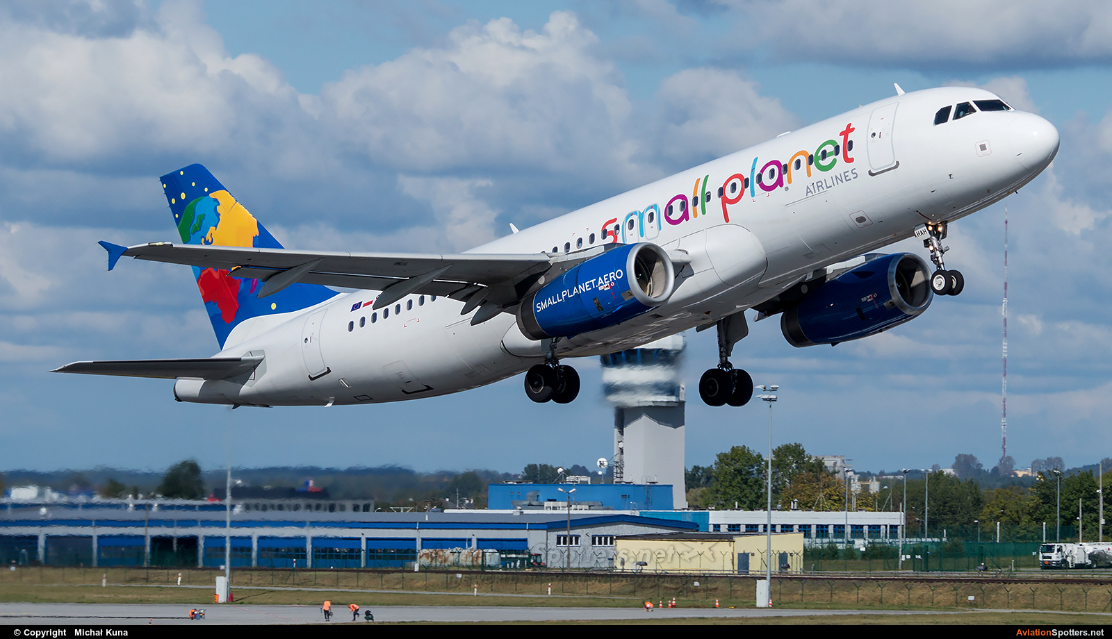 Small Planet Airlines  -  A320-233  (SP-HAH) By Michał Kuna (big)