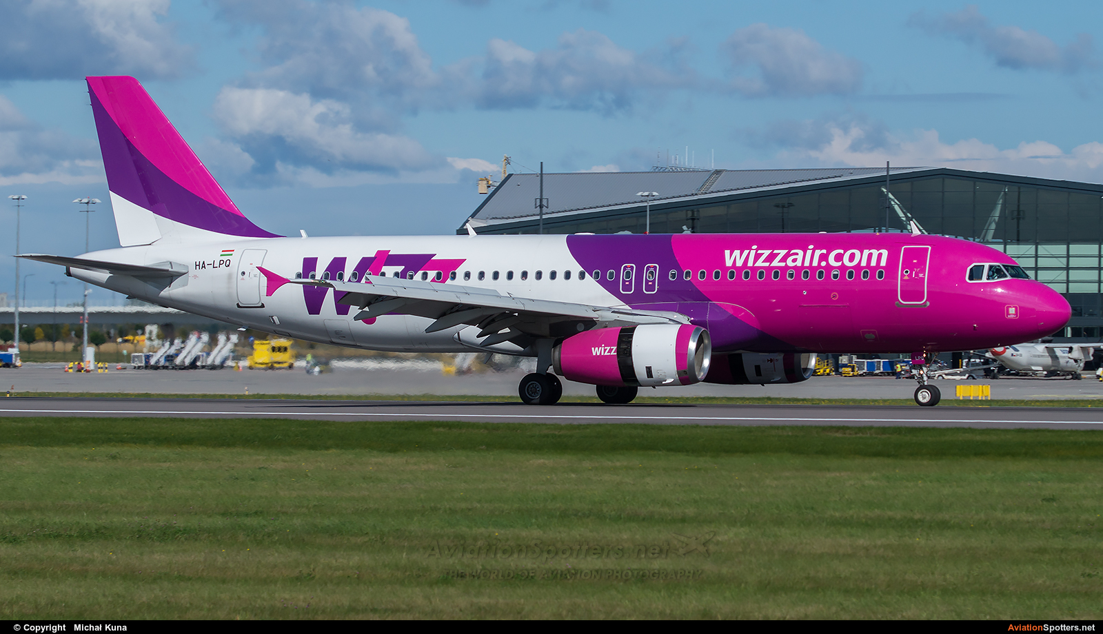 Wizz Air  -  A320  (HA-LPQ) By Michał Kuna (big)