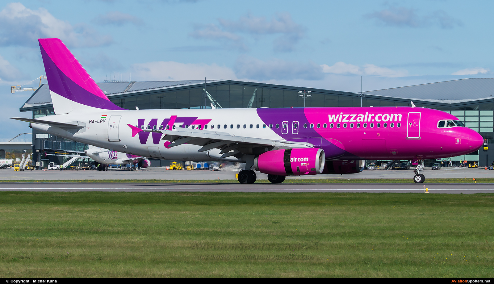 Wizz Air  -  A320  (HA-LPV) By Michał Kuna (big)
