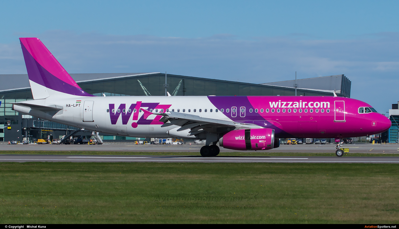 Wizz Air  -  A320  (HA-LPT) By Michał Kuna (big)