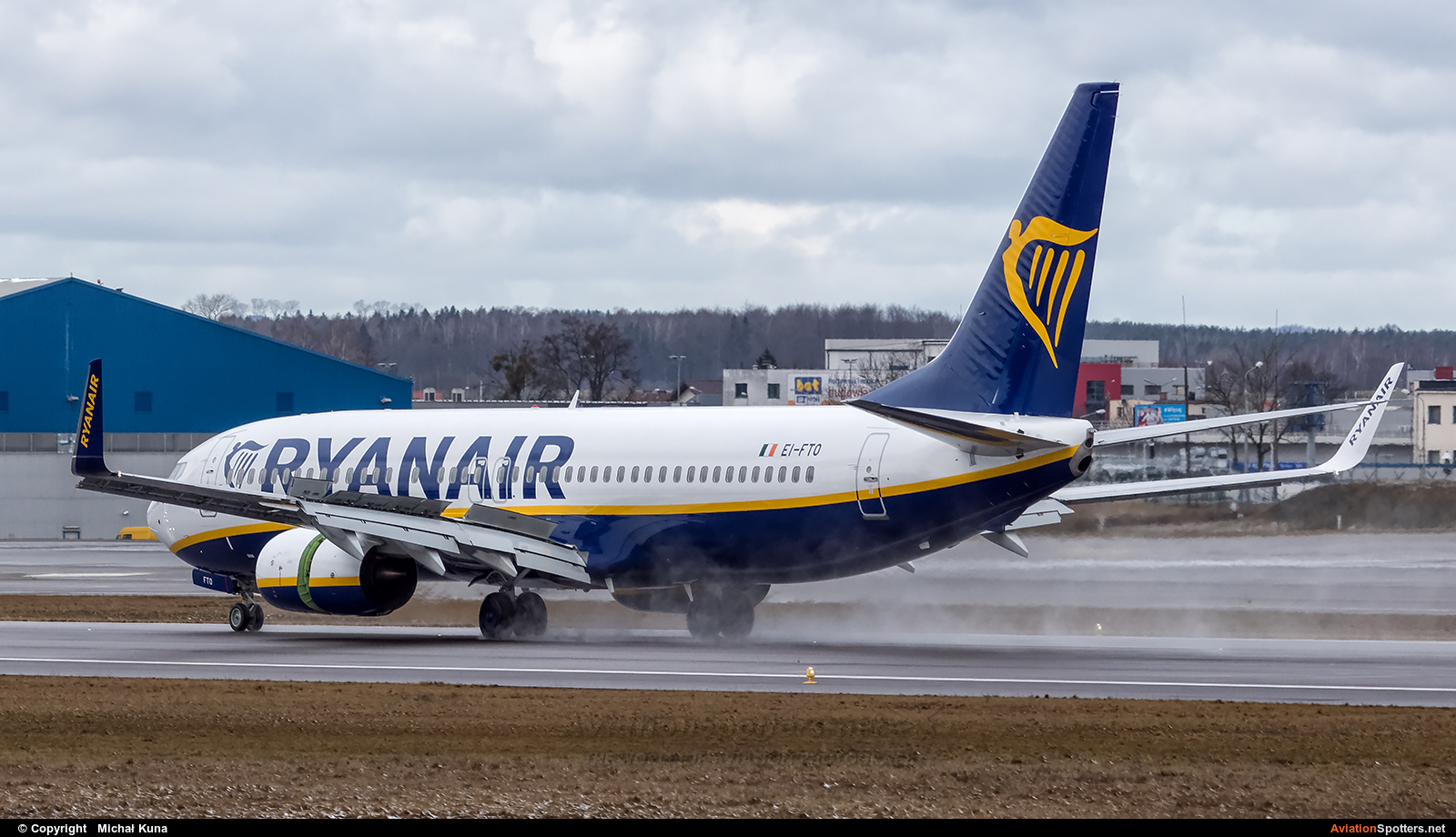 Ryanair  -  737-800  (EI-FTO) By Michał Kuna (big)