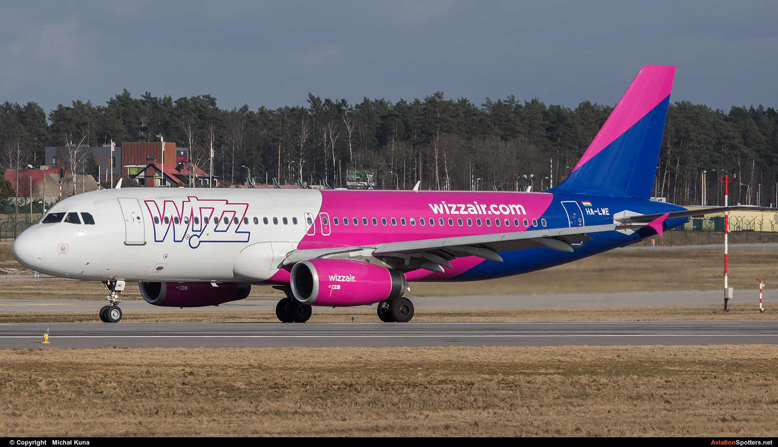 Wizz Air  -  A320  (HA-LWE) By Michał Kuna (big)