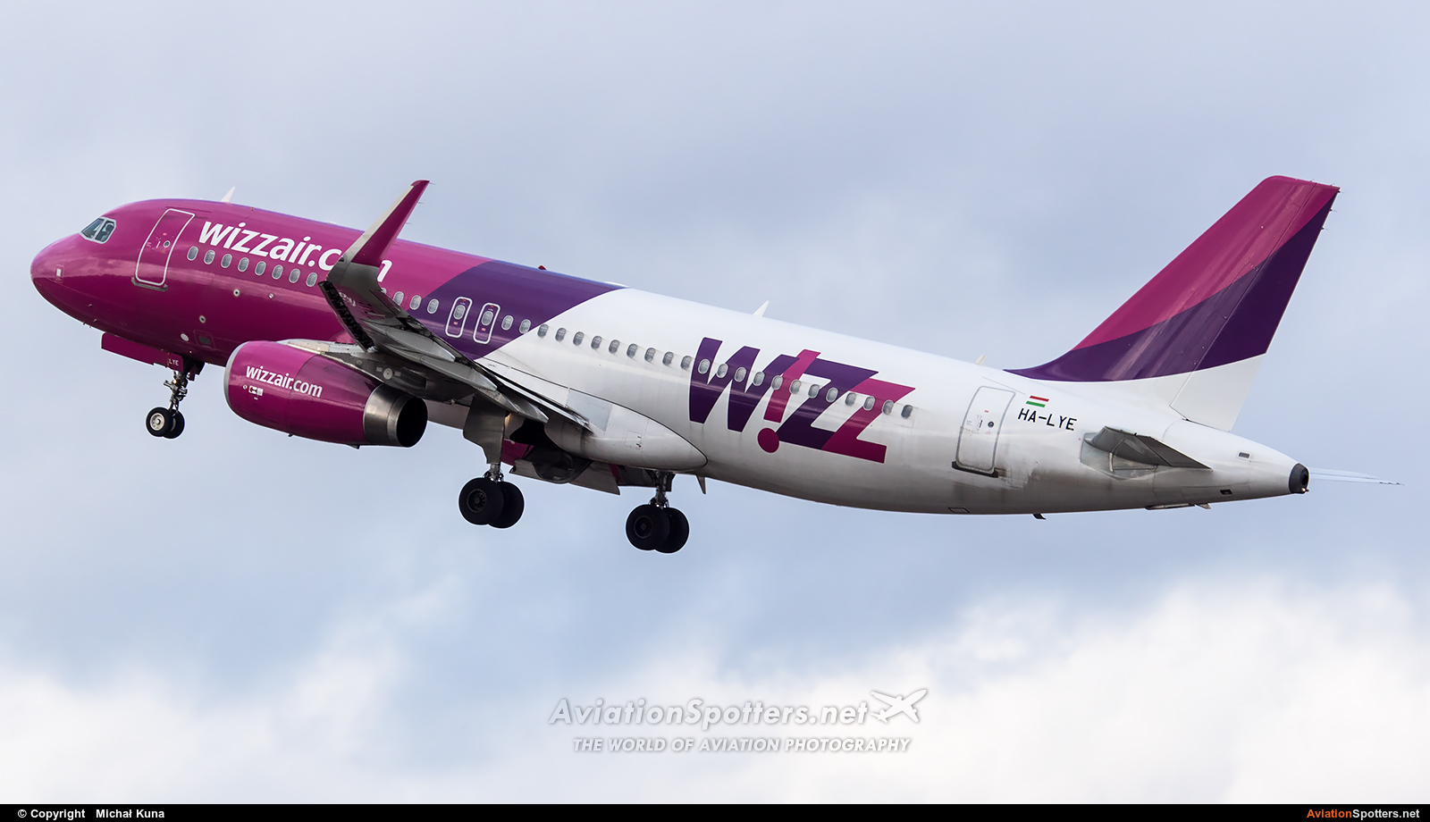 Wizz Air  -  A320-232  (HA-LYE) By Michał Kuna (big)