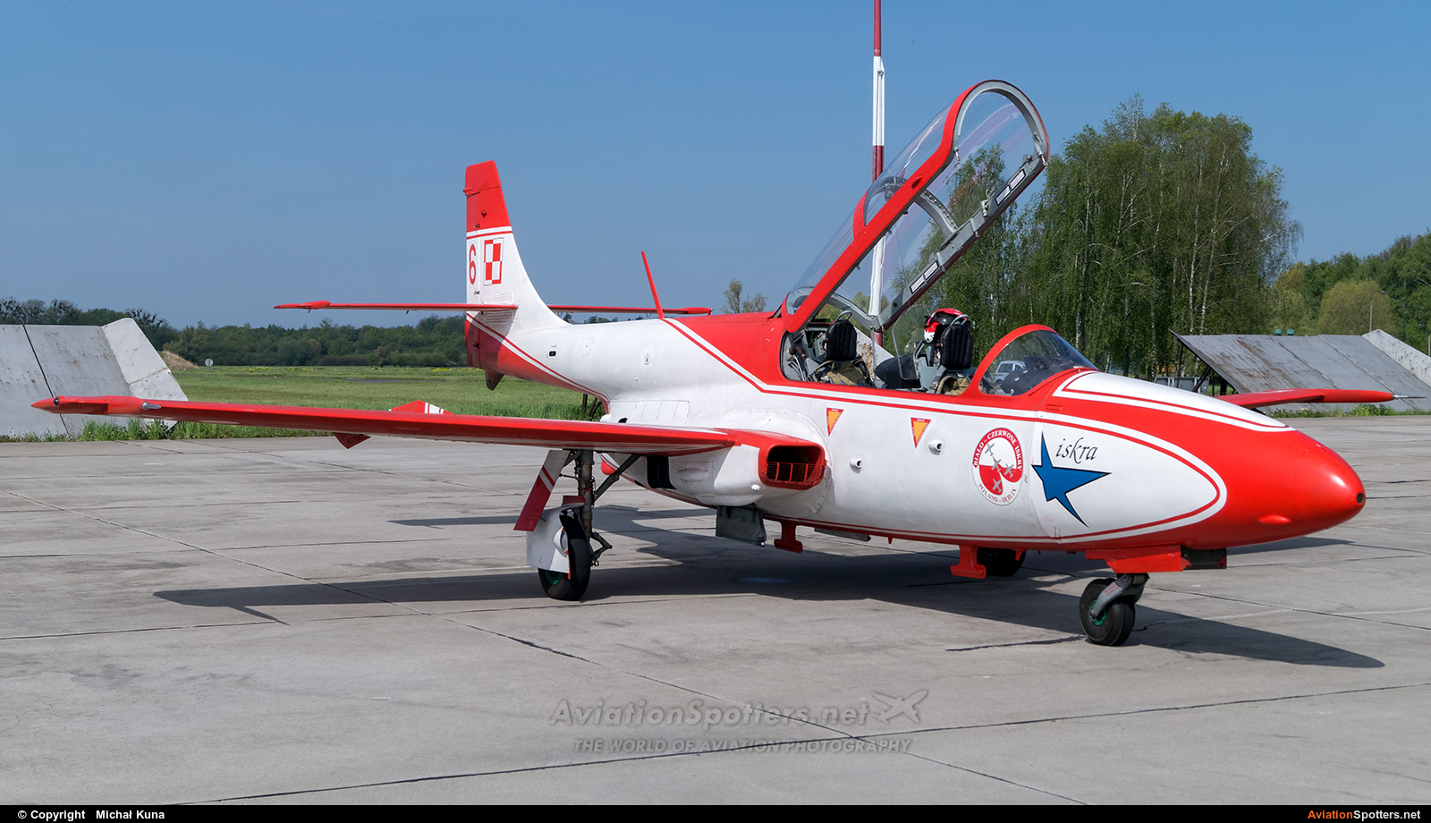 Poland - Air Force: White & Red Iskras  -  TS-11 Iskra  (3H-2006) By Michał Kuna (big)