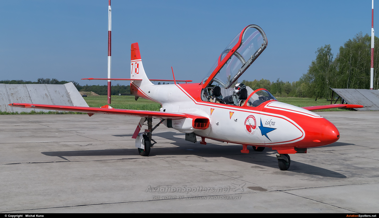Poland - Air Force: White & Red Iskras  -  TS-11 Iskra  (3H-2007) By Michał Kuna (big)