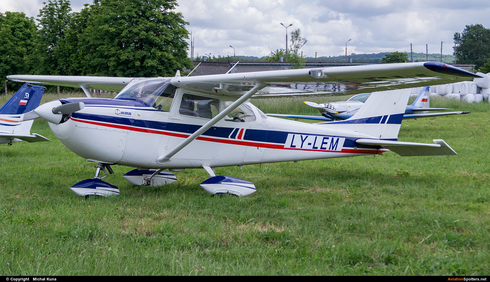 Private  -  172 Skyhawk (all models except RG)  (LY-LEM) By Michał Kuna (big)