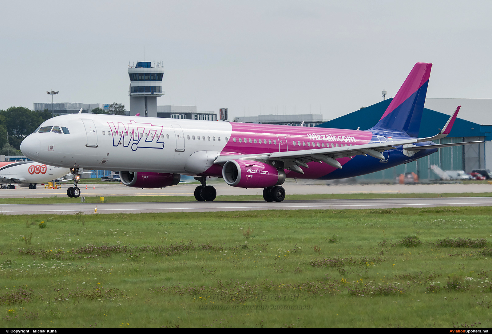 Wizz Air  -  A321-231  (HA-LXK) By Michał Kuna (big)