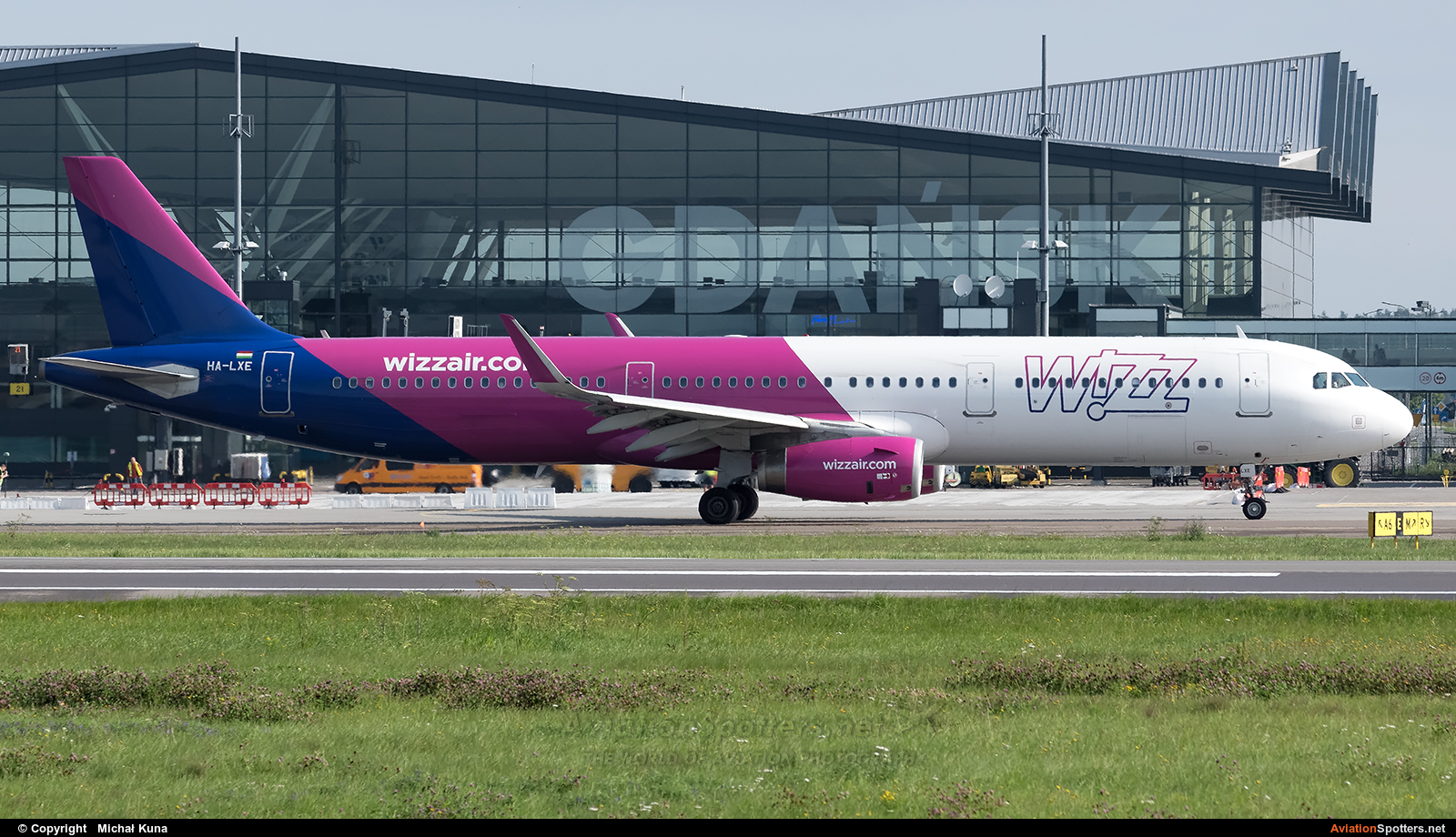 Wizz Air  -  A321-231  (HA-LXE) By Michał Kuna (big)