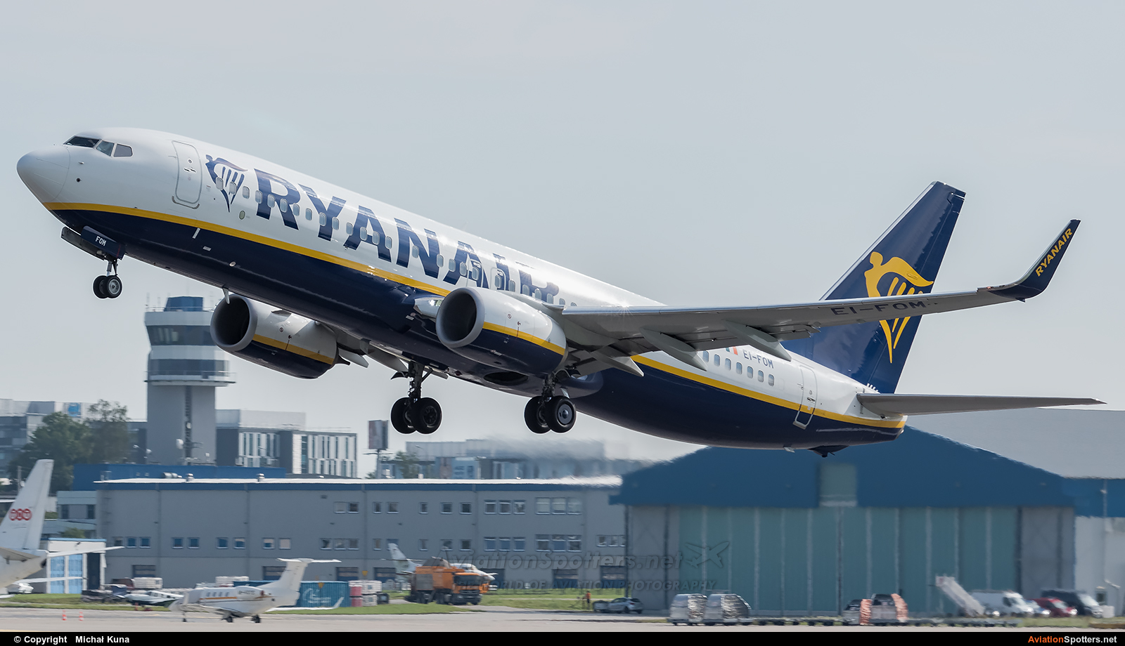 Ryanair  -  737-800  (EI-FOM) By Michał Kuna (big)