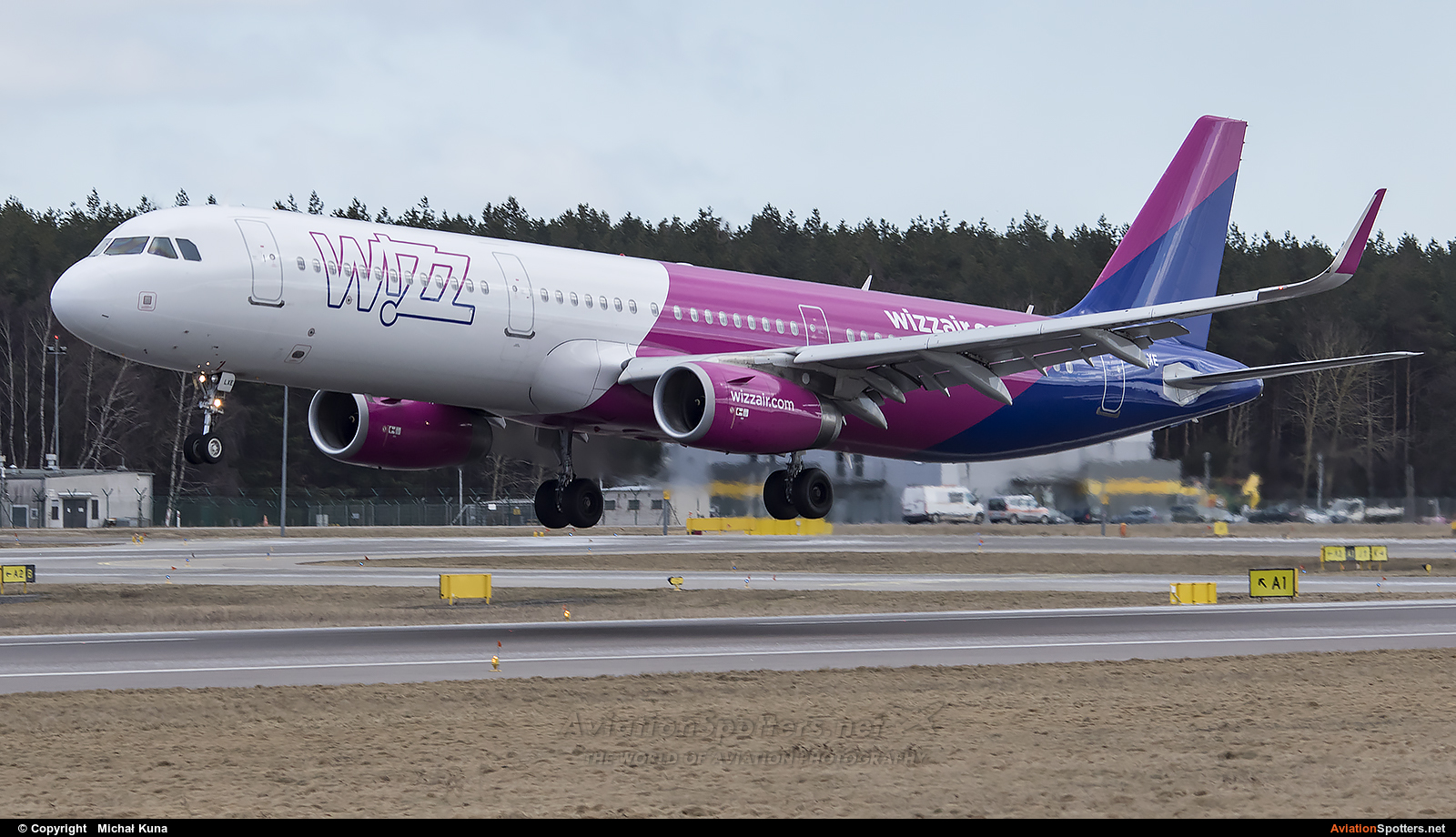 Wizz Air  -  A321-231  (HA-LXE) By Michał Kuna (big)