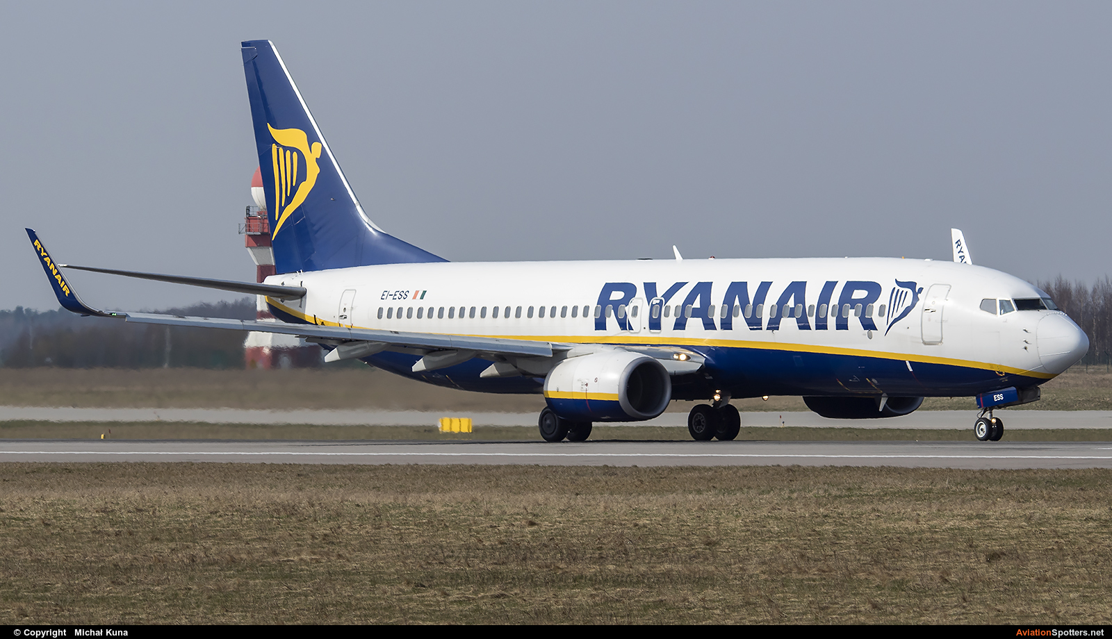 Ryanair  -  737-800  (EI-ESS) By Michał Kuna (big)