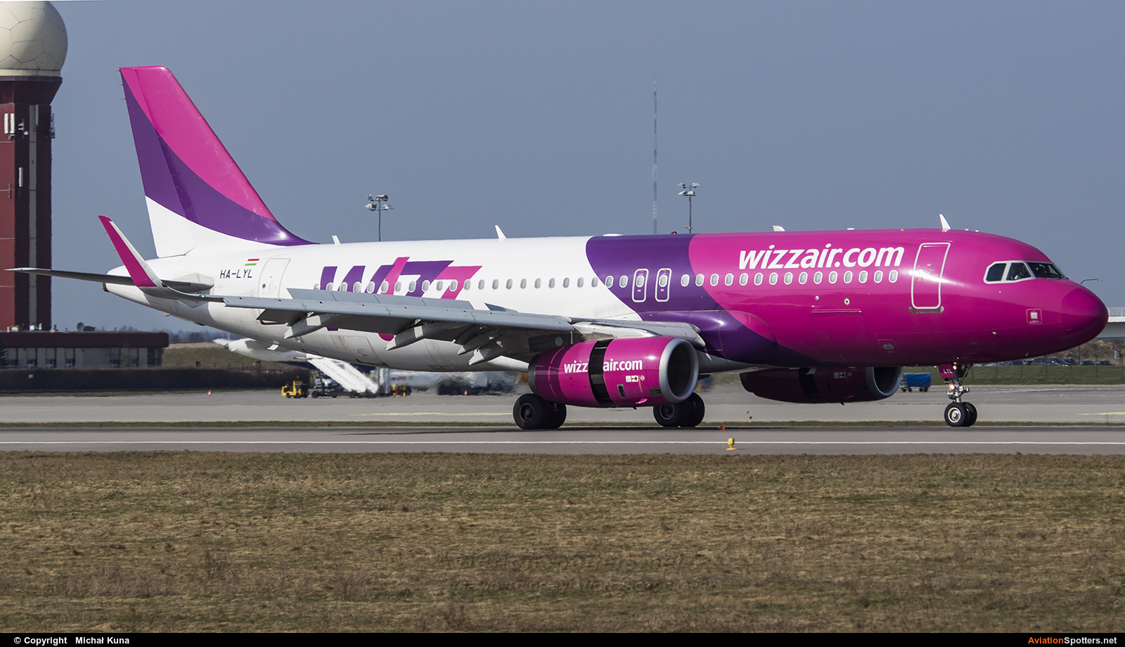Wizz Air  -  A320-232  (HA-LYL) By Michał Kuna (big)