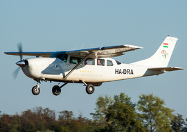 Cessna - 207 Skywagon (HA-DRA) - Csaba Kiraly