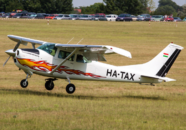 Cessna - 182 Skylane (all models except RG) (HA-TAX) - Csaba Kiraly