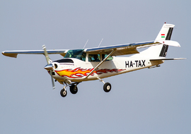 Cessna - 182 Skylane (all models except RG) (HA-TAX) - Csaba Kiraly