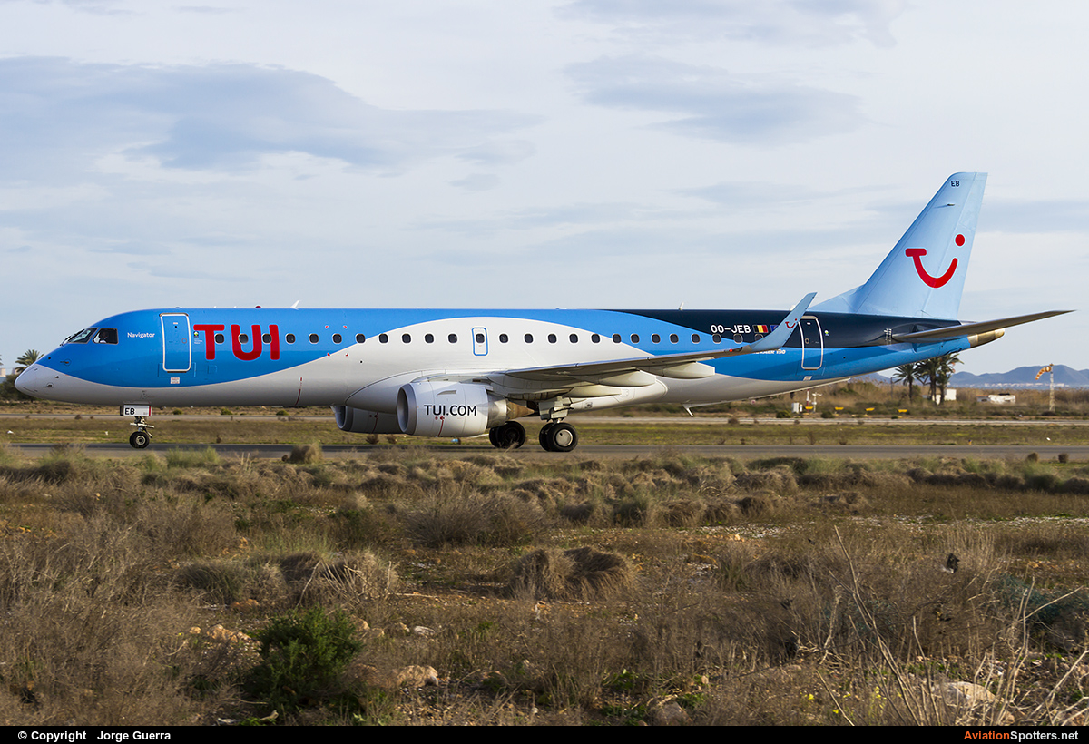TUI Airlines Belgium  -  190  (OO-JEB) By Jorge Guerra (Jorge Guerra)