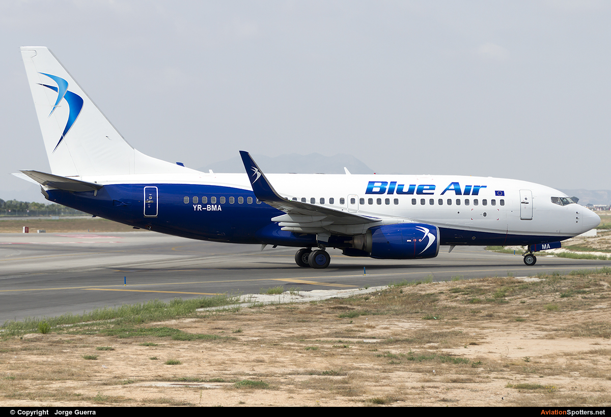 Blue Air  -  737-700  (YR-BMA) By Jorge Guerra (Jorge Guerra)