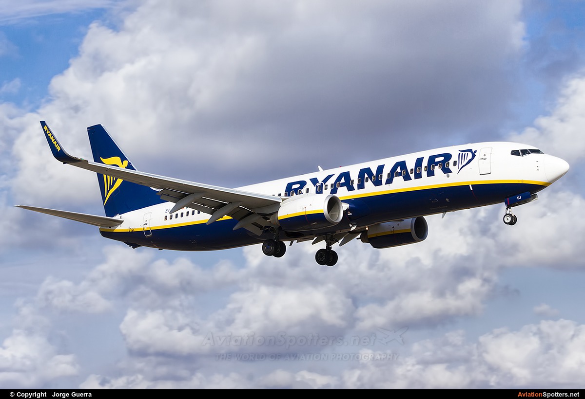 Ryanair  -  737-800  (EI-EFJ) By Jorge Guerra (Jorge Guerra)