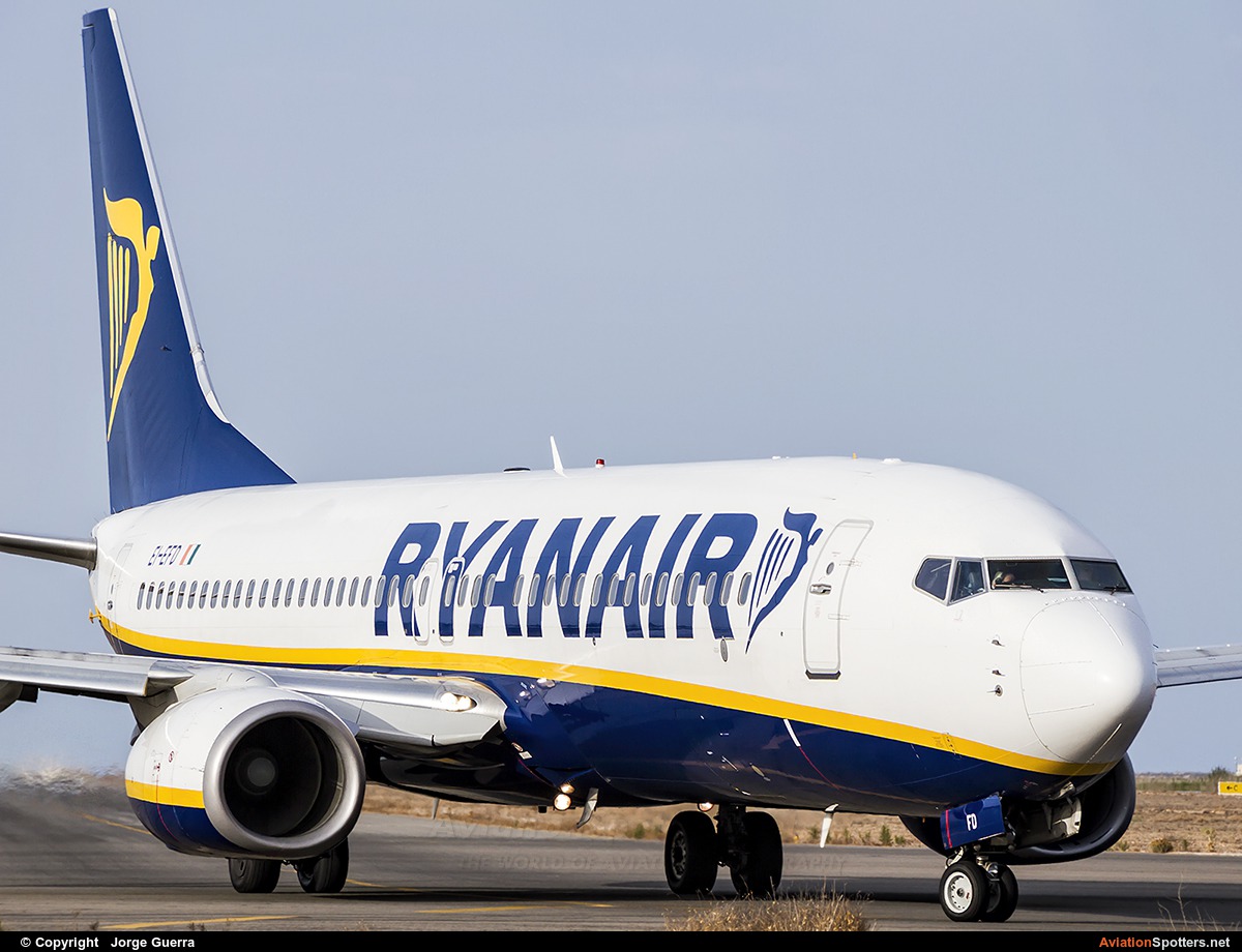 Ryanair  -  737-800  (EI-EFD) By Jorge Guerra (Jorge Guerra)