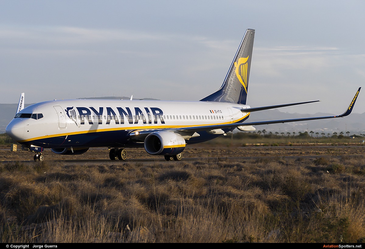 Ryanair  -  737-800  (EI-FIG) By Jorge Guerra (Jorge Guerra)