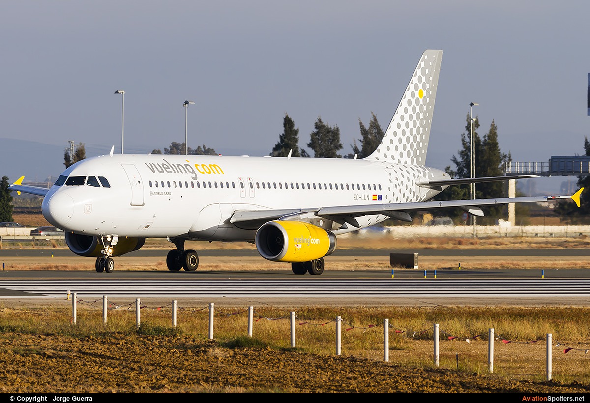 Vueling Airlines  -  A320-232  (EC-LUN) By Jorge Guerra (Jorge Guerra)