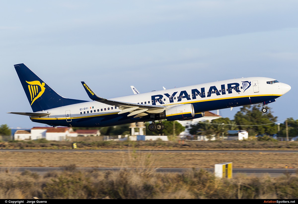 Ryanair  -  737-800  (EI-DYI) By Jorge Guerra (Jorge Guerra)