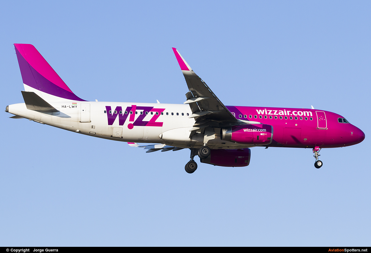 Wizz Air  -  A320  (HA-LWY) By Jorge Guerra (Jorge Guerra)