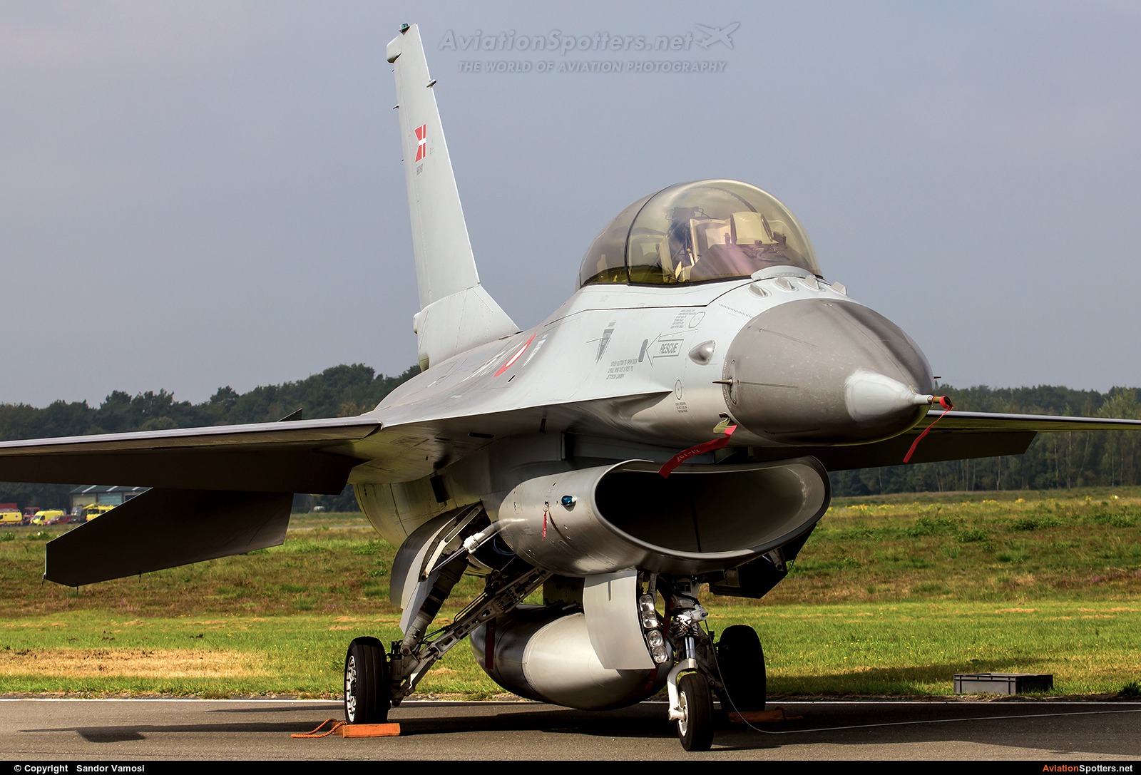 Denmark - Air Force  -  F-16B Fighting Falcon  (ET-197) By Sandor Vamosi (ALEX67)