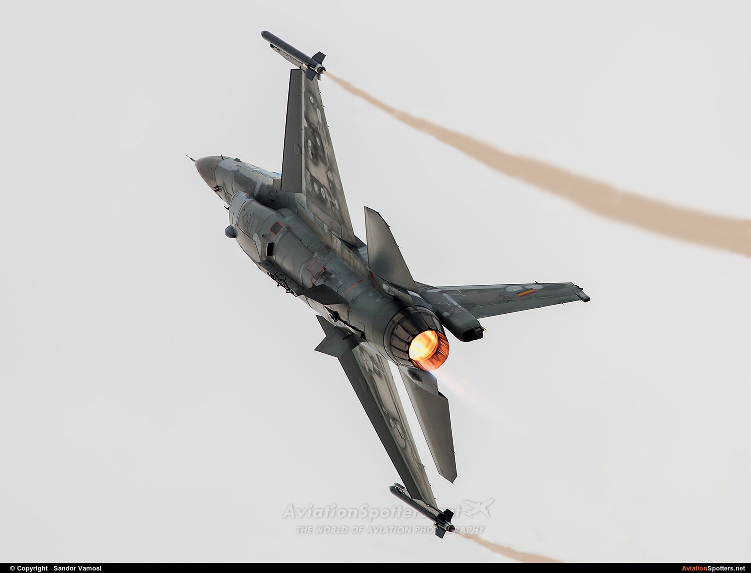 Belgium - Air Force  -  F-16AM Fighting Falcon  (FA-124) By Sandor Vamosi (ALEX67)