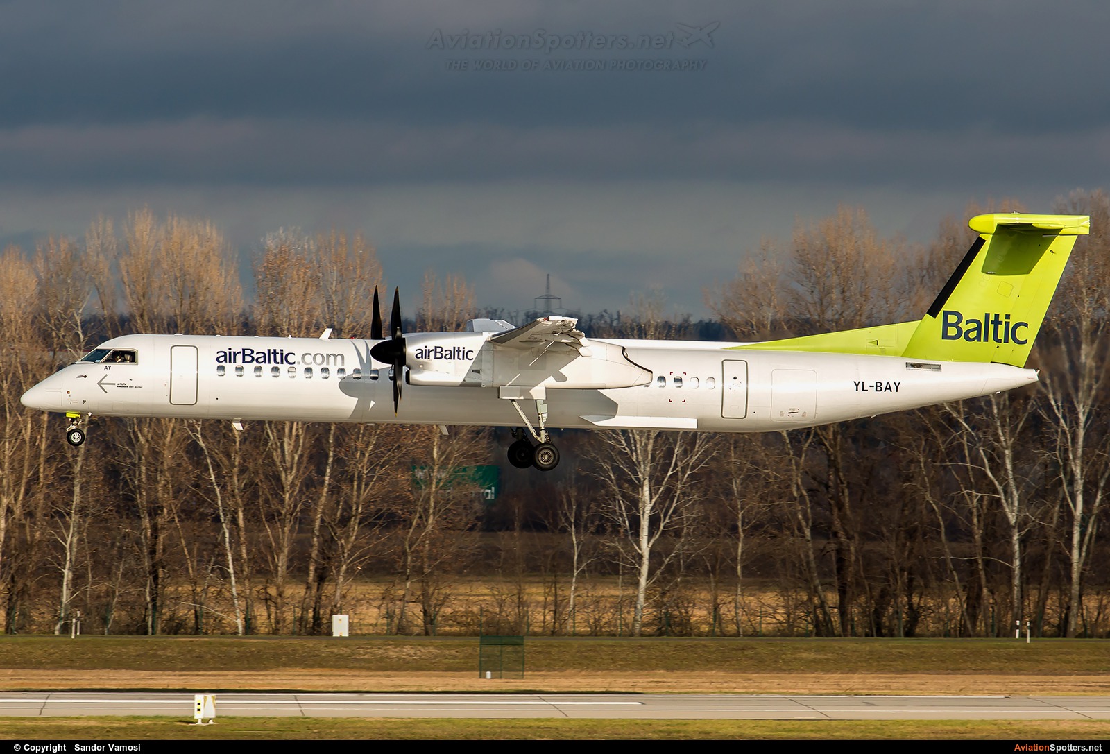 Air Baltic  -  DHC-8-400Q Dash 8  (YL-BAY) By Sandor Vamosi (ALEX67)