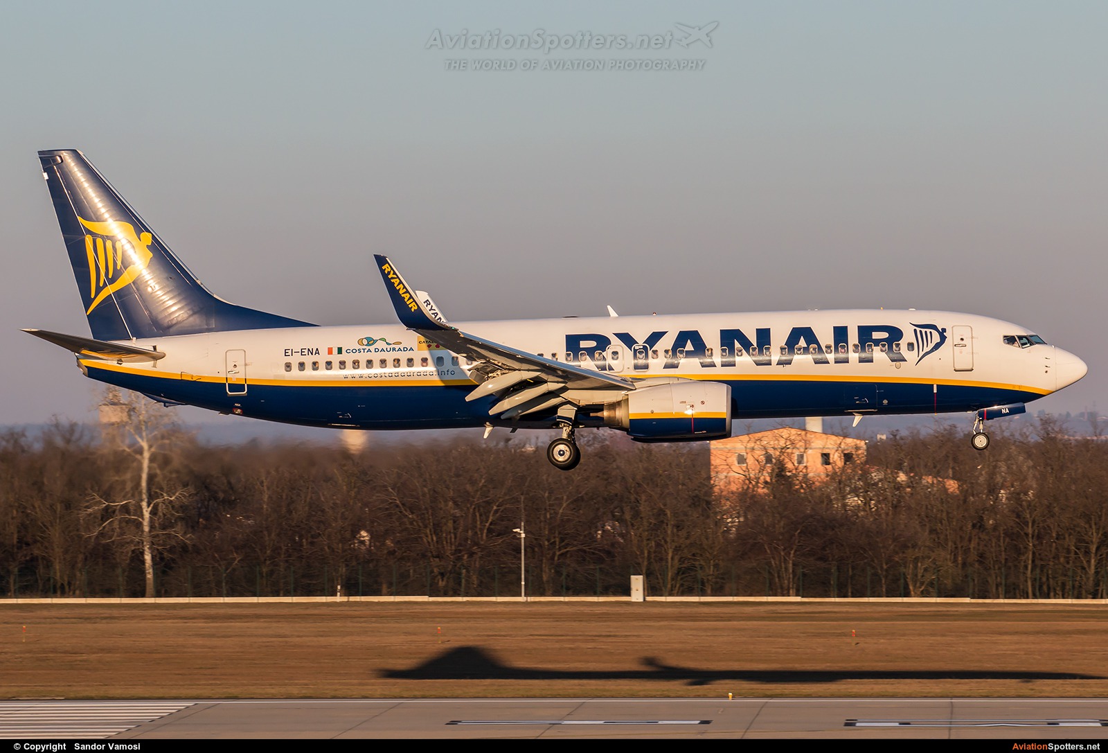 Ryanair  -  737-800  (EI-ENA) By Sandor Vamosi (ALEX67)